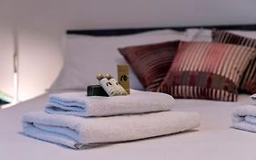 Savonarola Comfy Garden Flat